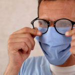 چه کنیم شیشه عینک بخار نکند