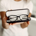 ۶ نکته مهم برای مراقبت از عینک